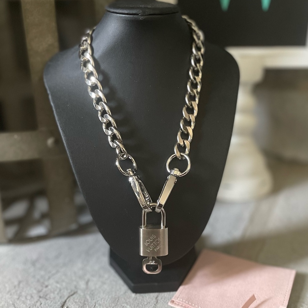 SILVER Louis Vuitton padlock Key 🔐
